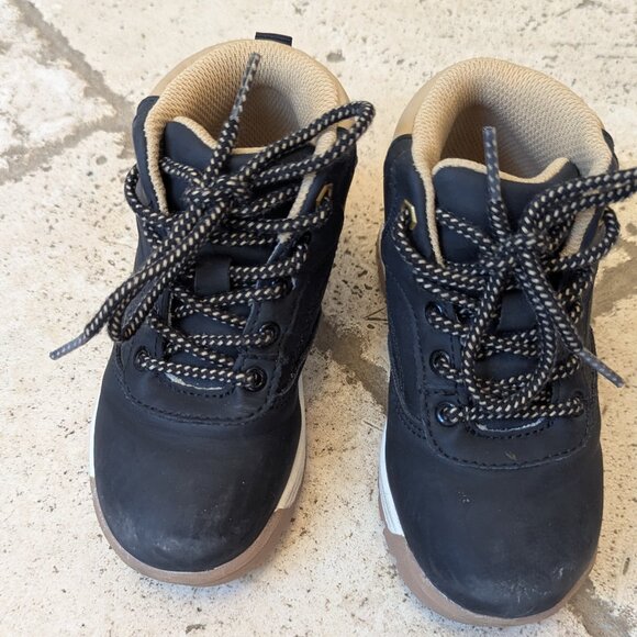 GAP Toddler Trail Sneakers size 8 - Picture 1 of 6